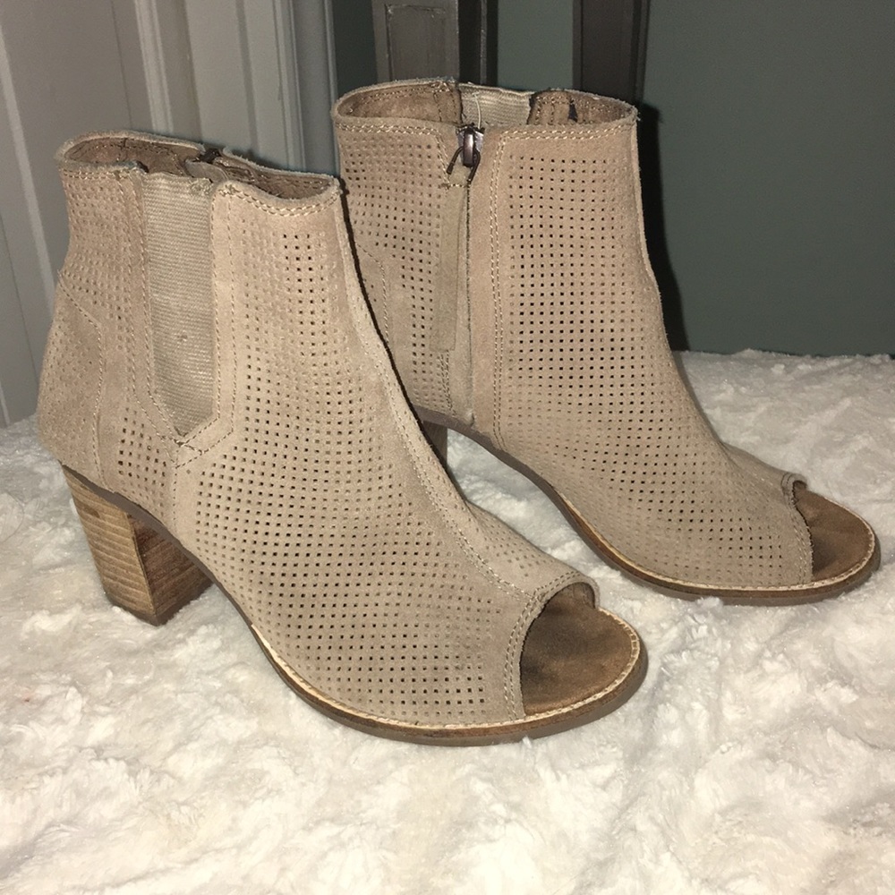 Tom’s Majorca peep toe